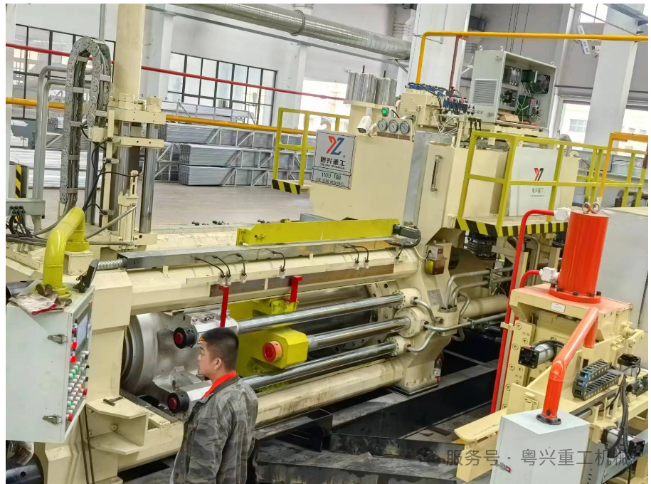 2、1100T長行程擠壓機.png